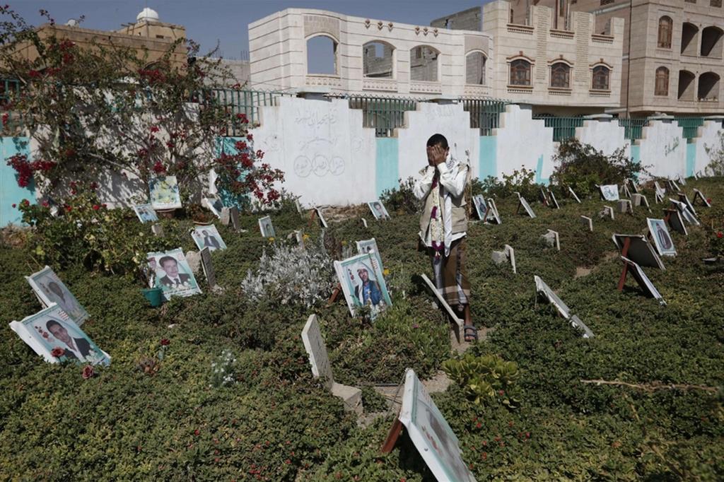 Cimitero dei miliziani Houthi nella capitale dello Yemen, Sanaa