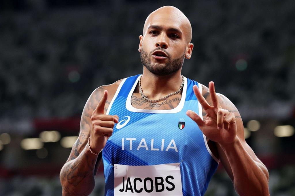 Marcell Jacobs esulta. record nazionale e qualificazione alle semifinali 100 metri