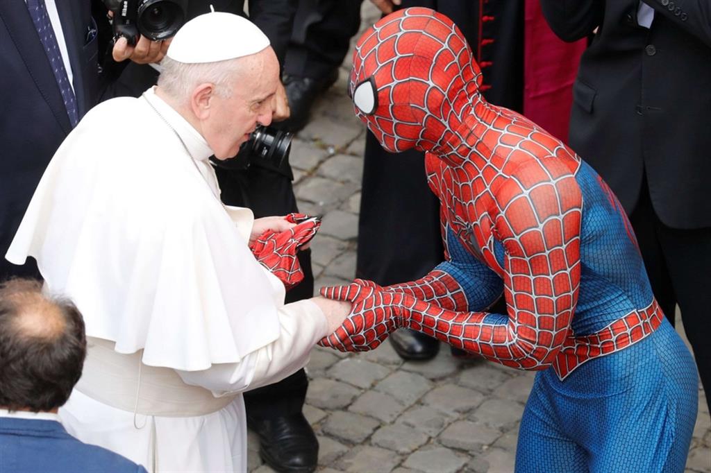 Papa Francesco con Spiderman