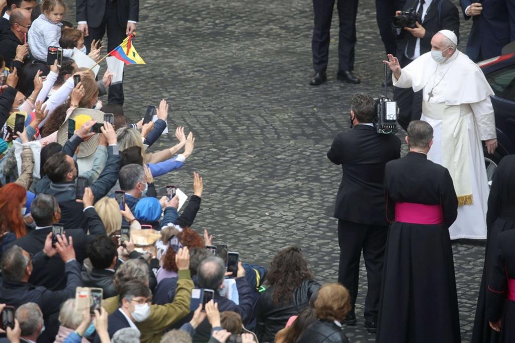 Il Papa: pregare sempre per non avere un cuore grigio