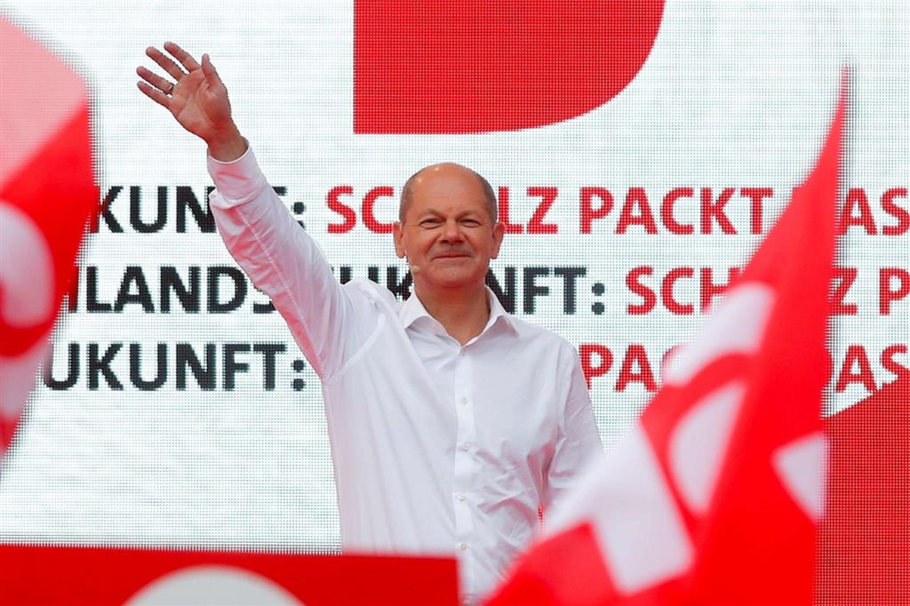 Olaf Scholz candidato cancelliere della Spd ha chiuso la campagna elettorale a Colonia. I sondaggi lo danno in testa ma con uno scarto risiscato