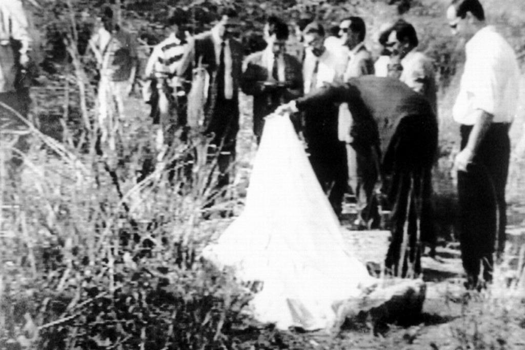 Il corpo del giudice Livatino, assassinato il 21 settembre 1990