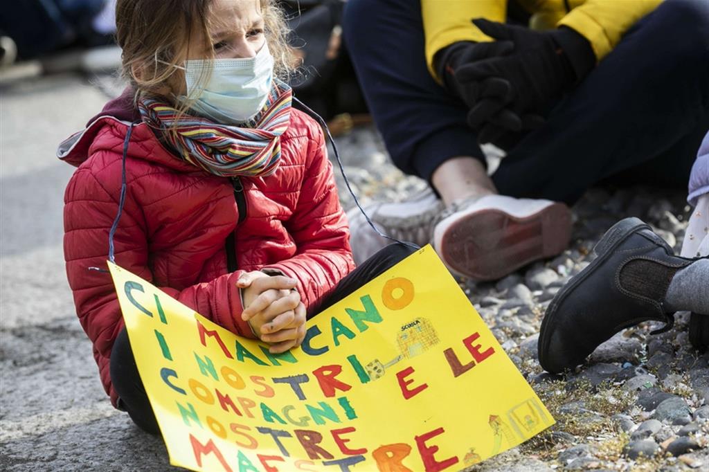Manifestazione a Bergamo contro la Dad