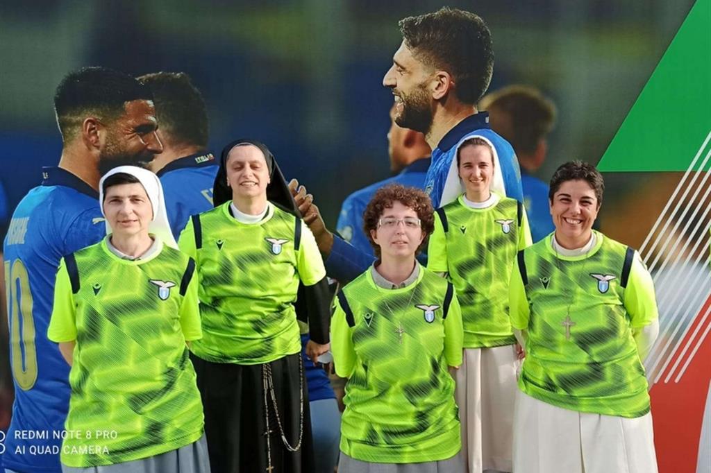 La Sister Football Team la prima Nazionale al mondo composta da suore e religiose Sotto: suor Annika Fabbian, punta di diamante della squadra