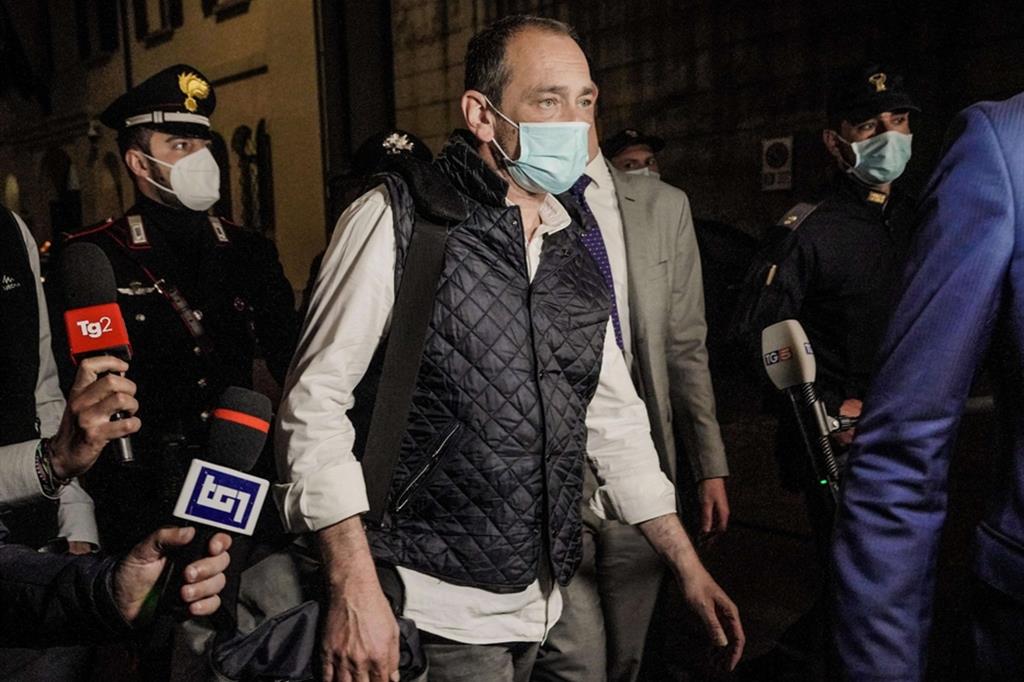 Luigi Nerini esce dal carcere dopo la decisione della procura di Verbania, 30 maggio 2021