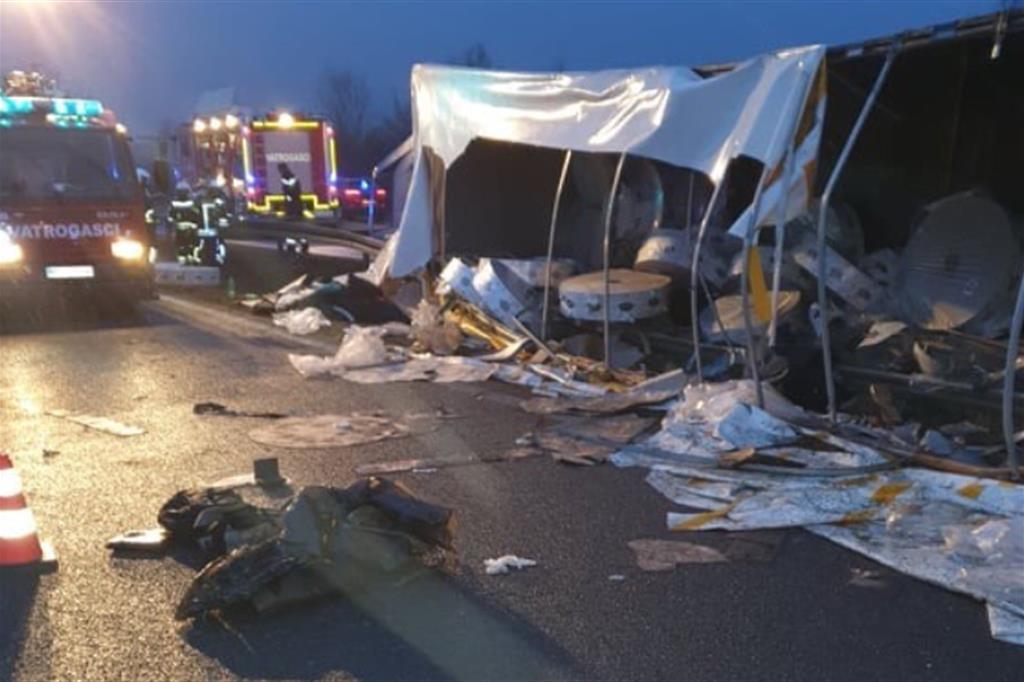 Il luogo dell’incidente, sul’autostrada per Zagabria, dove hanno perso la vita 4 migranti