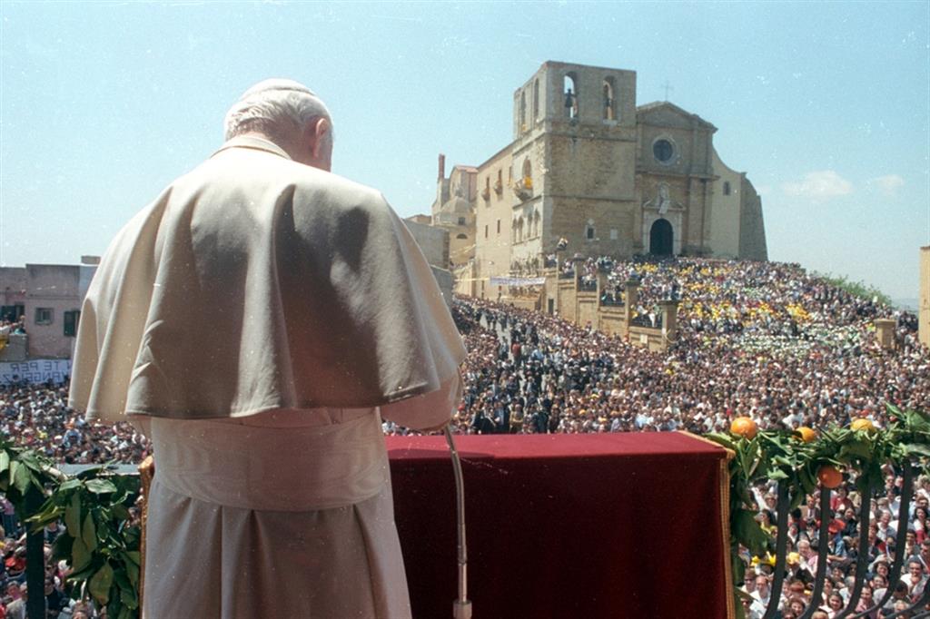 Giovanni Paolo II in visita in Sicilia pronuncio un appassionato discorso contro la mafia. Era il maggio 1993