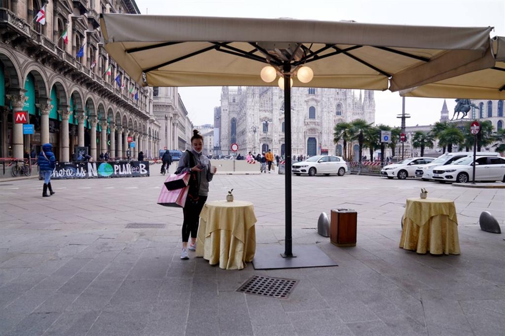 Locali e ristoranti chiusi in Piazza Duomo a Milano