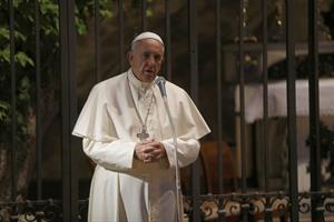 Il Papa conclude la maratona di preghiera nei Giardini vaticani