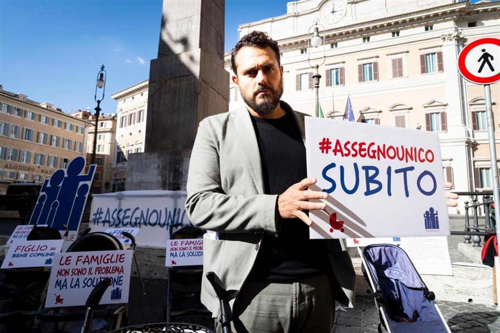 Una lunga battaglia. Il presidente del Forum delle associazioni familiari, Gianluigi De Palo, durante una manifestazione per l'assegno unico nel 2019