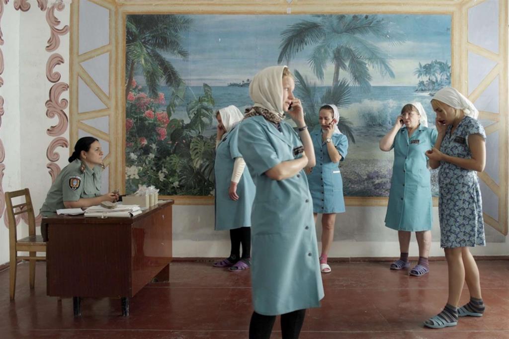 Una scena del docufilm “107 madri” del regista ungherese Peter Kerekes, presentato ieri alla Mostra di Venezia