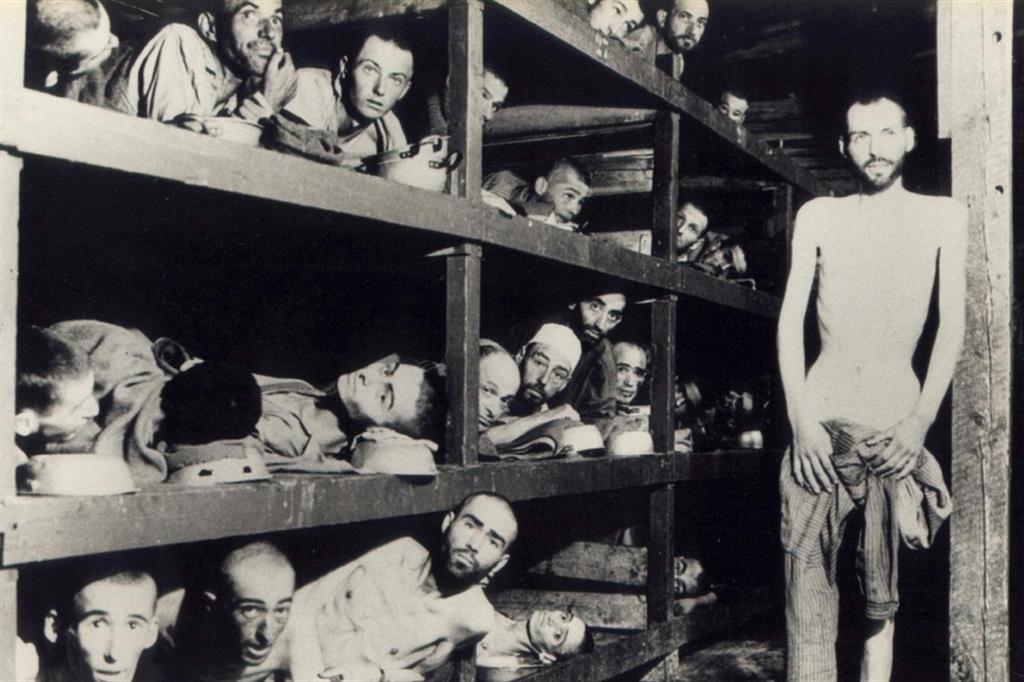 Prigionieri di un campo di concentramento nazista