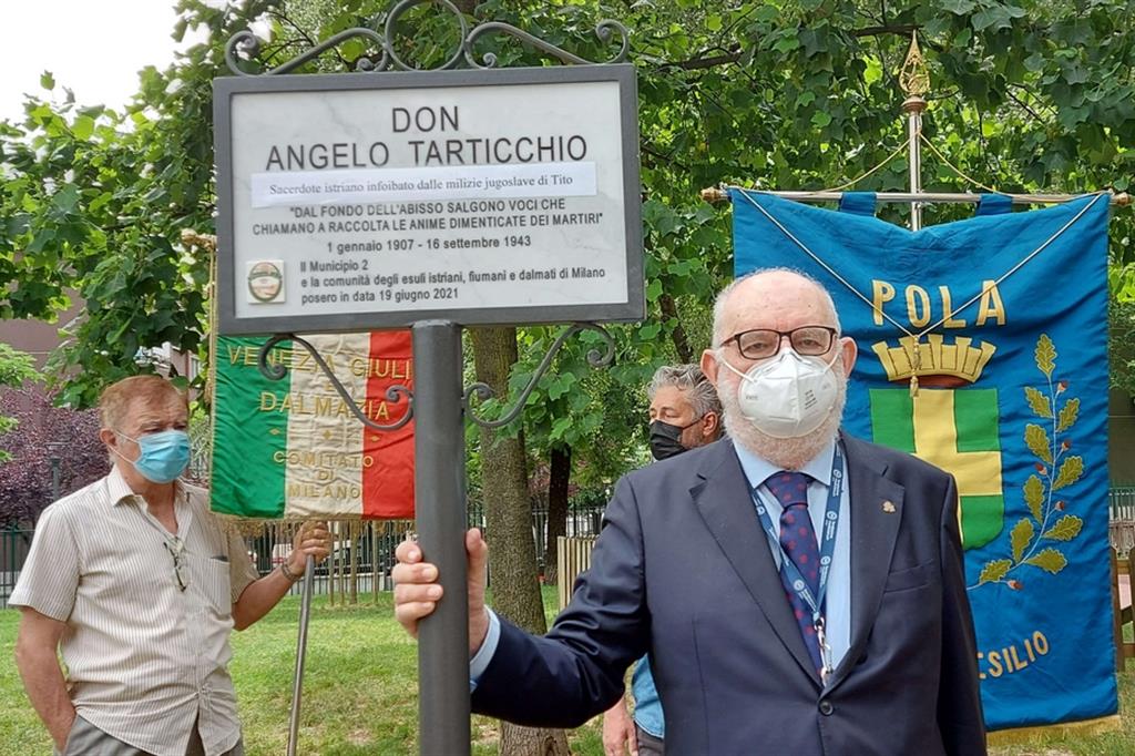 La lapide che ricorda il martirio di don Tarticchio, infoibato dalle milizie comuniste di Tito. Memoria e dolore non devono però essere usati per piccoli giochi politici