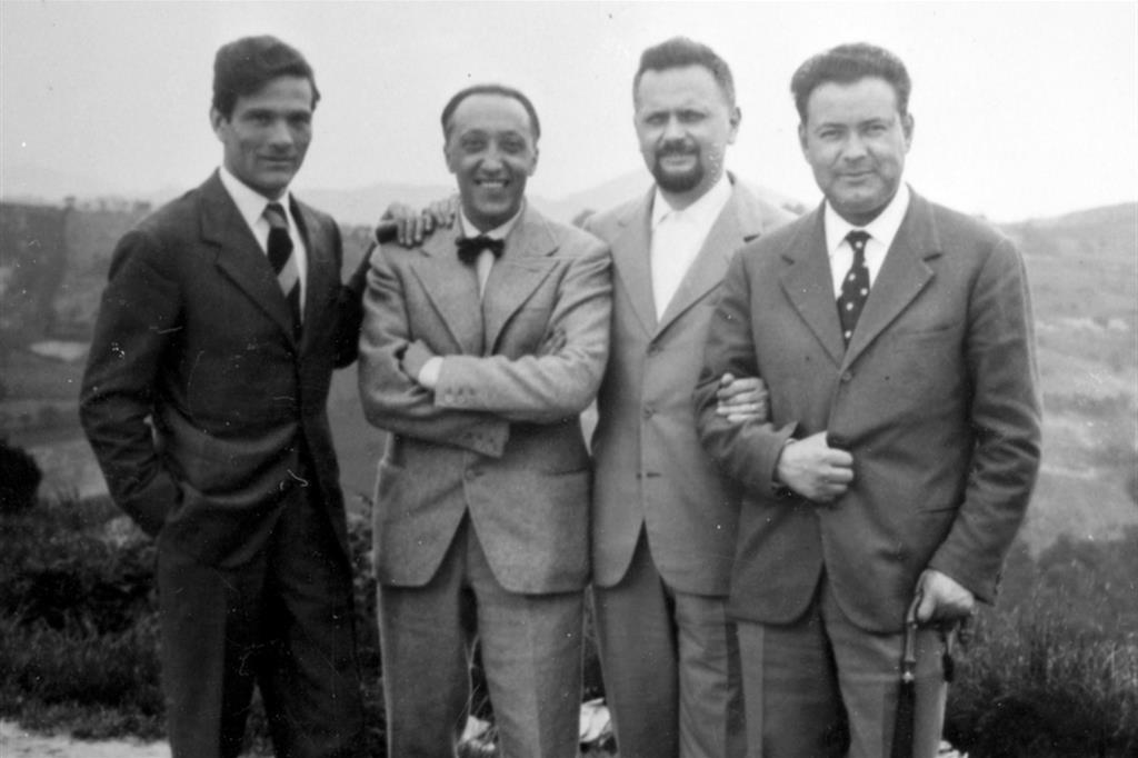 Da sinistra, Pier Paolo Pasolini, Francesco Leonetti, Roberto Roversi e Paolo Volponi