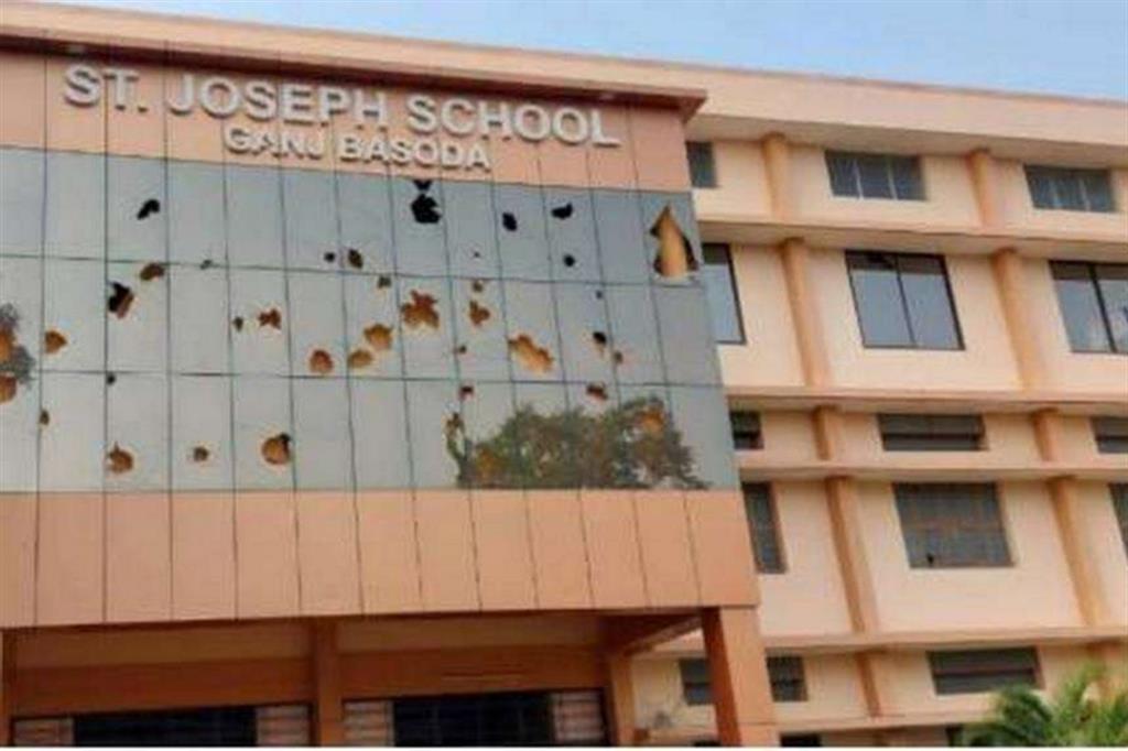 La scuola assaltata da fanatici indù a Ganj, in India