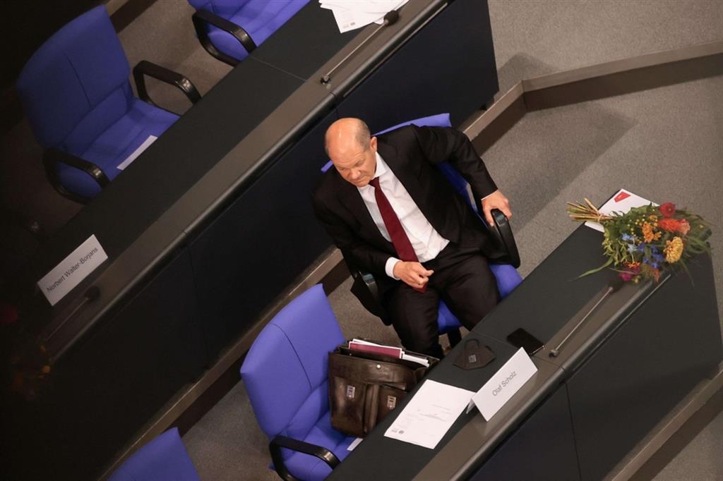 Olaf Scholz, il vincitore, al parlamento tedesco. Ora inizia la difficile fase di costruire un'intesa per il governo