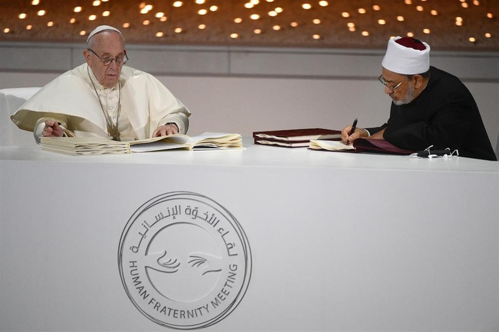 Papa Francesco e il grande imam di Al-Azhar, Ahmad Al-Tayyeb, ad Abu Dhabi il 4 febbraio 2019