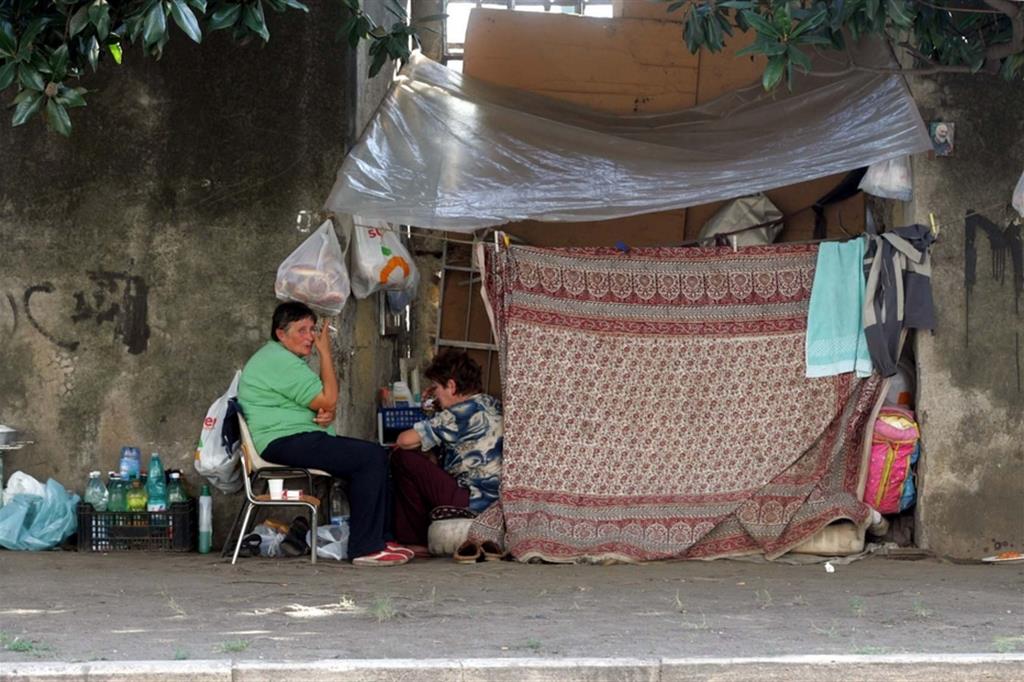 Sicilia e Campania le regioni europee con più povertà