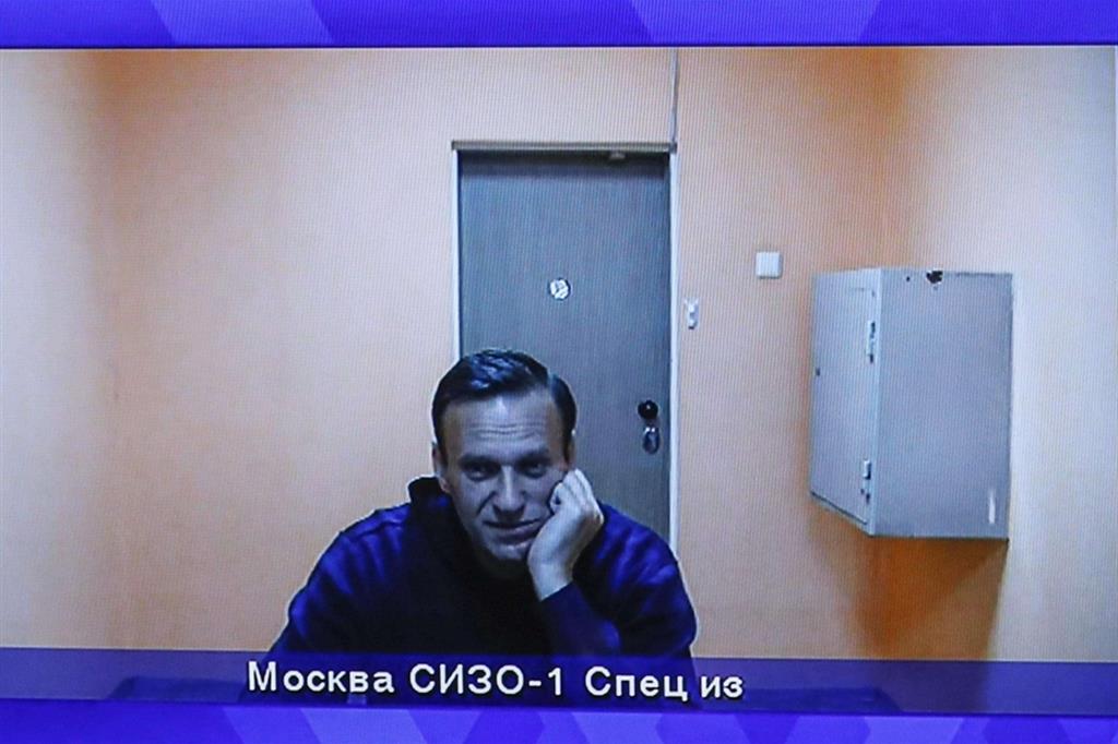 Alexeij Navalny assiste all'udienza di appello da carcere di Matrosskaya Tishina (Mosca) in cui è detenuto