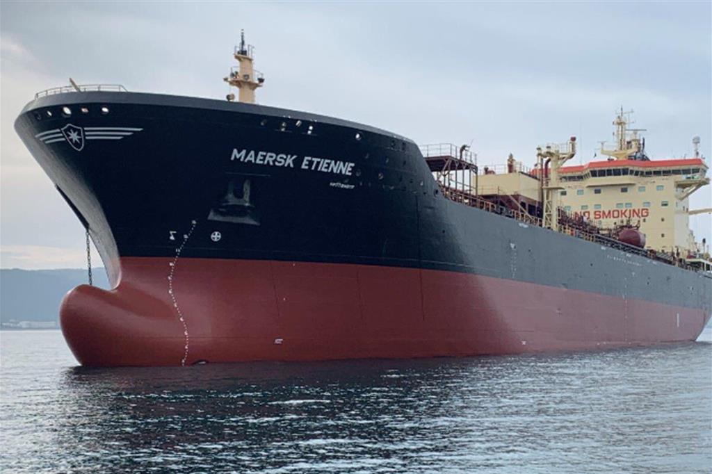 La petroliera Maersk Etienne, bloccata per 38 giorni con 27 migranti