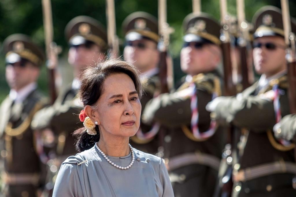 Il Premio Nobel per la pace in carcere: ecco chi è Aung San Suu Kyi