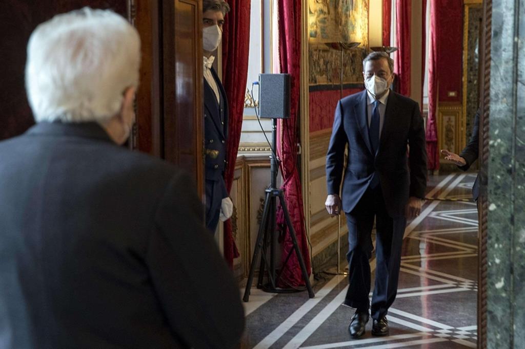 Un governo di alto profilo per l'Italia. Il presidente della Repubblica, Sergio Mattarella, riceve al Quirinale Mario Draghi il 3 febbraio scorso per conferirgli l'incarico