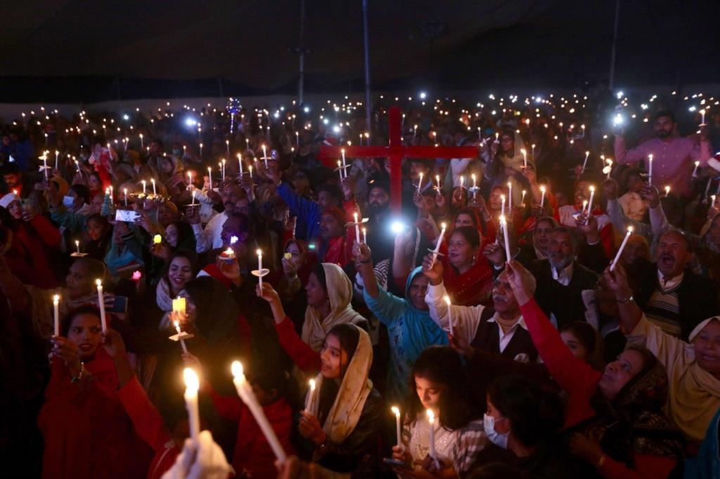 Cerimonia dei riti natalizi  a Lahore nel Punjab dove è presente la più consistente comunità cristiana