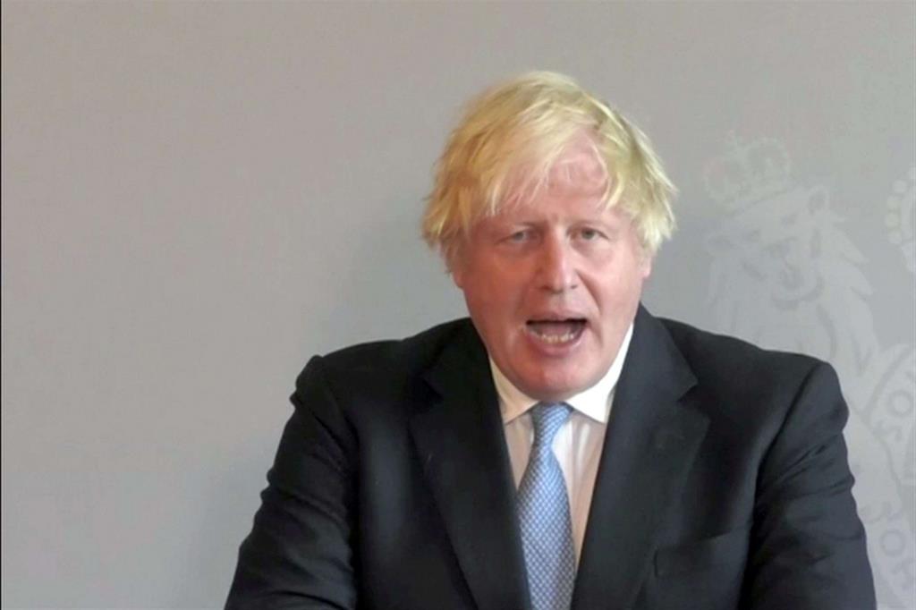 Il premier Boris Johnson che dovrebbe uscire lunedi dall'isolamento