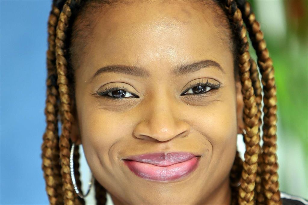 La scrittrice nigeriana Abi Daré presenta al Salone del Libro di Torino il suo romanzo d’esordio, 'La ladra di parole' (Nord)