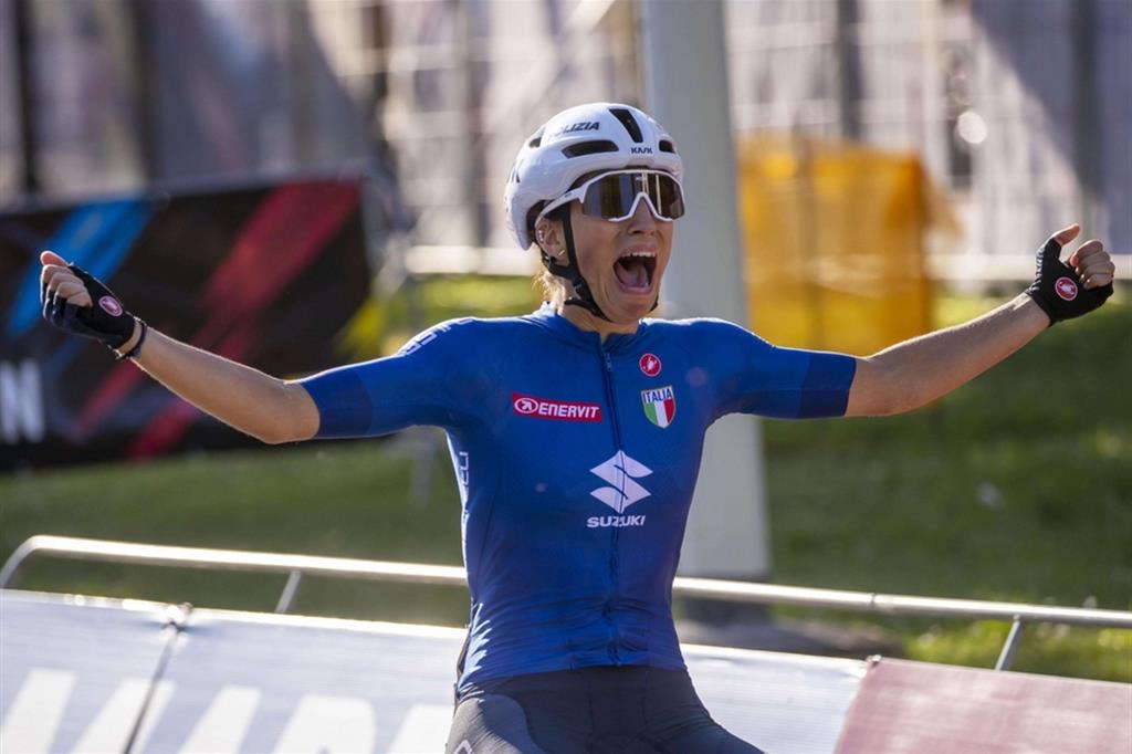 Elisa Balsamo taglia il traguardo ai Mondiali di Ciclismo nelle Fiandre