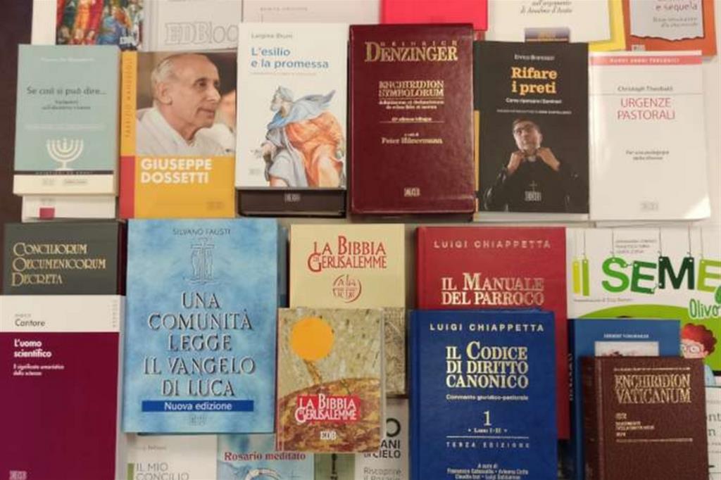 Alcuni volumi pubblicati dalle Edizioni Dehoniane Bologna. Il Centro editoriale dehoniano ha dichiarato oggi il fallimento