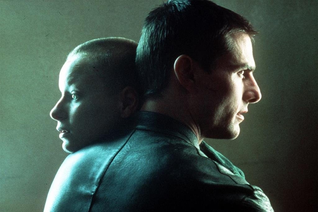 Tom Cruise e Samantha Morton in una scena di “Minority Report” di Steven Spielberg