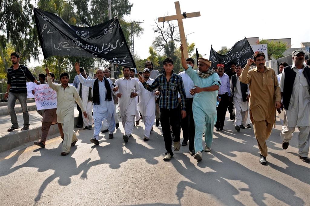 Manifestazione contro le persecuzioni dei cristiani a Lahore