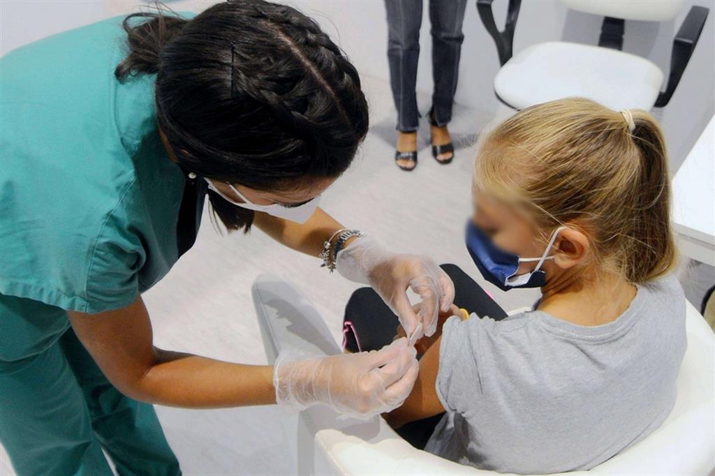 Vaccinazioni anti covid agli adolescenti all'Hangar Bicocca, MIlano