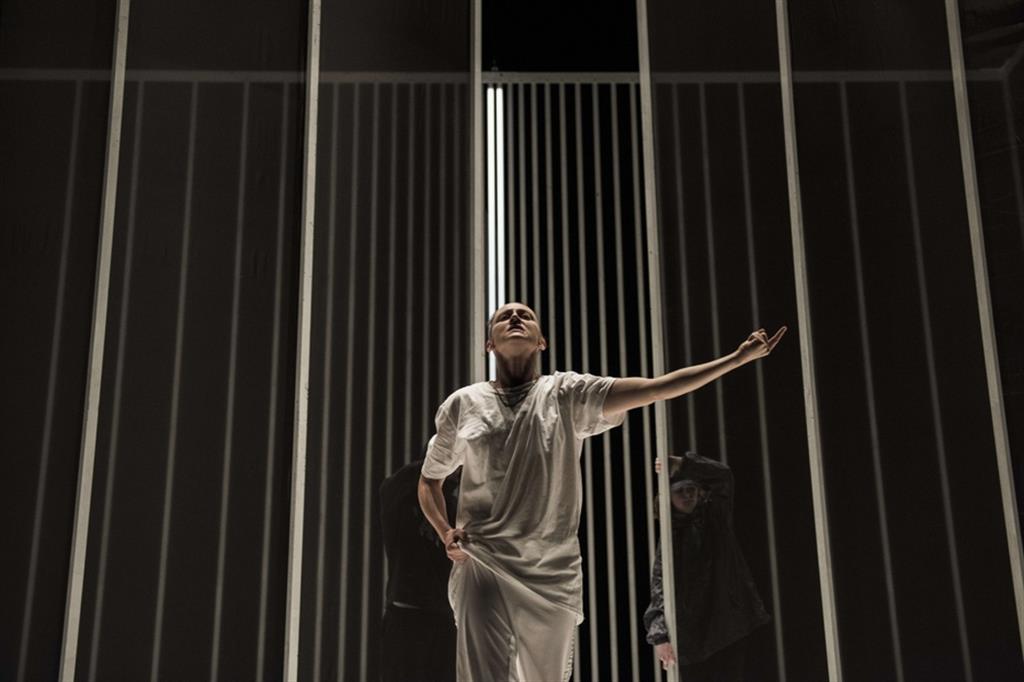 La coreografa Oona Doherty, Leone d’Argento a Biennale Danza, in 'Hard to be soft. A Belfast prayer'