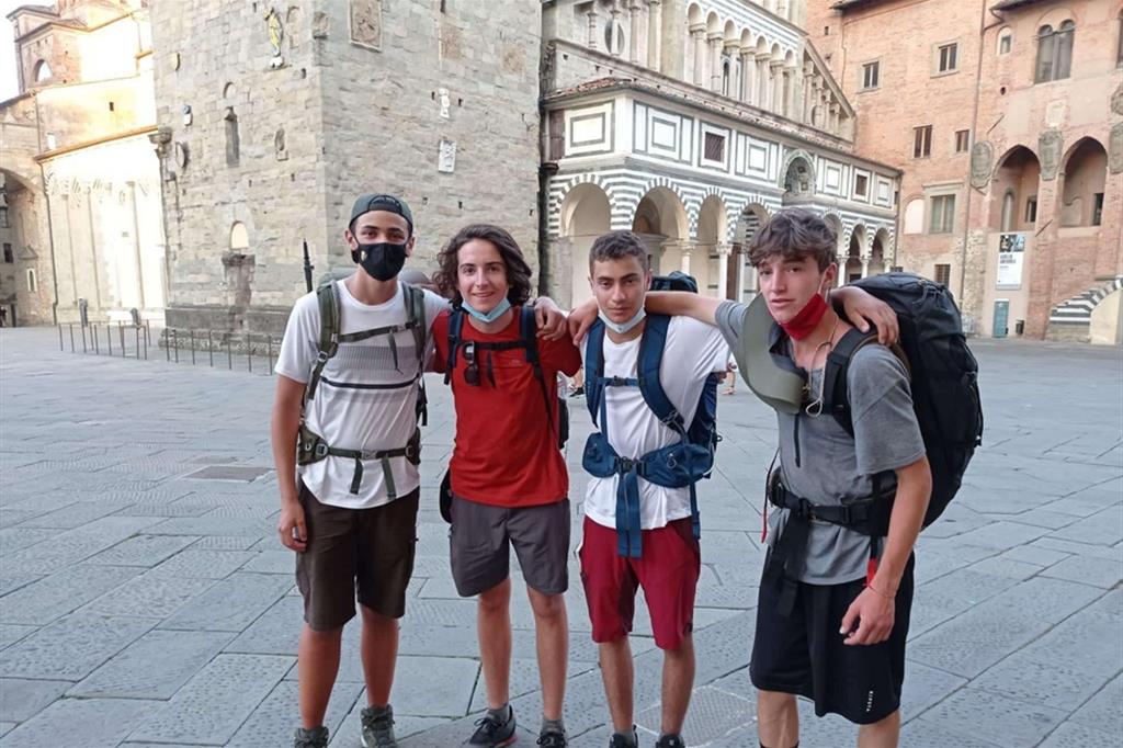 Alcuni giovani pellegrini giunti a Pistoia sui passi di san Giacomo