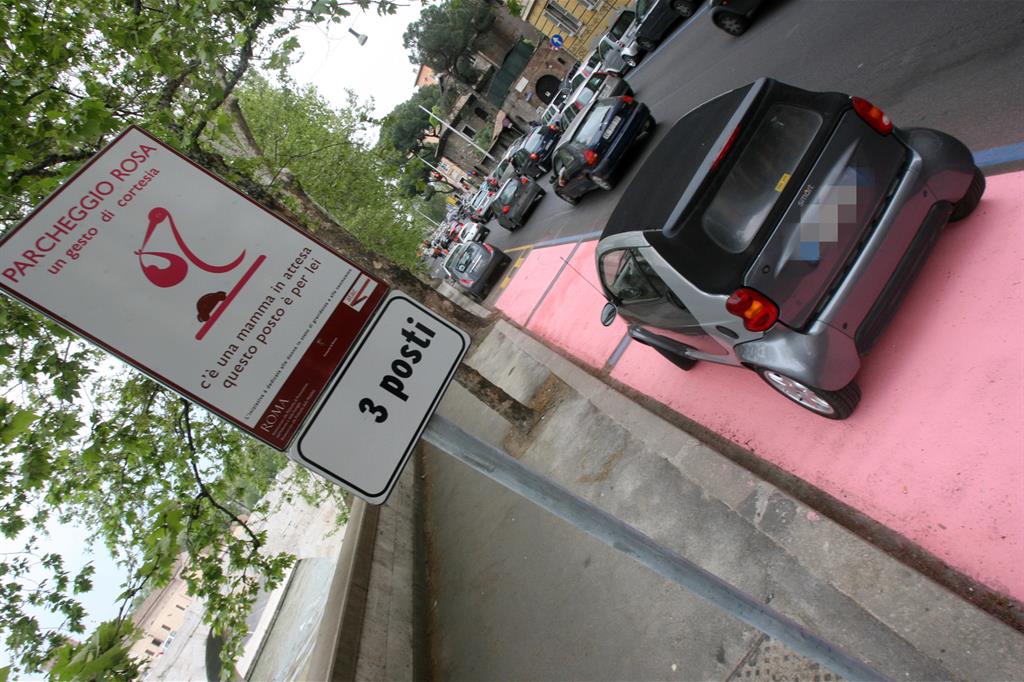 Un "parcheggio rosa" a Roma