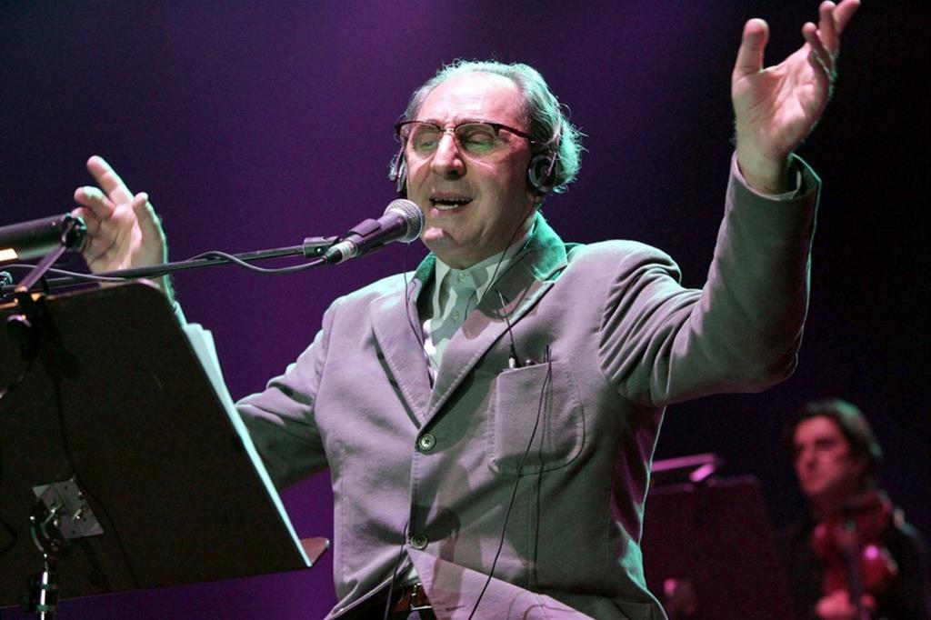 Franco Battiato durante un concerto in Spagna nel 2005