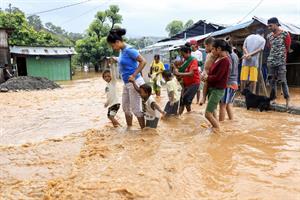 Inondazioni e frane, oltre 100 vittime