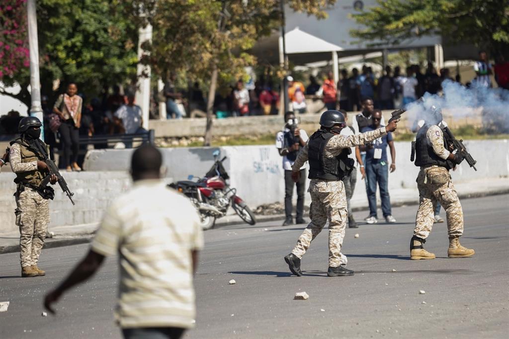Manifestazioni contro il governo a Port-au-Prince