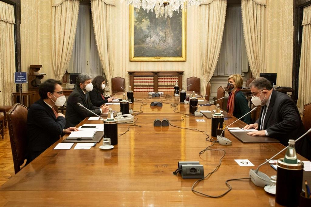 Il presidente della Camera, Roberto Fico, incontra e la delegazione di Liberi e uguali