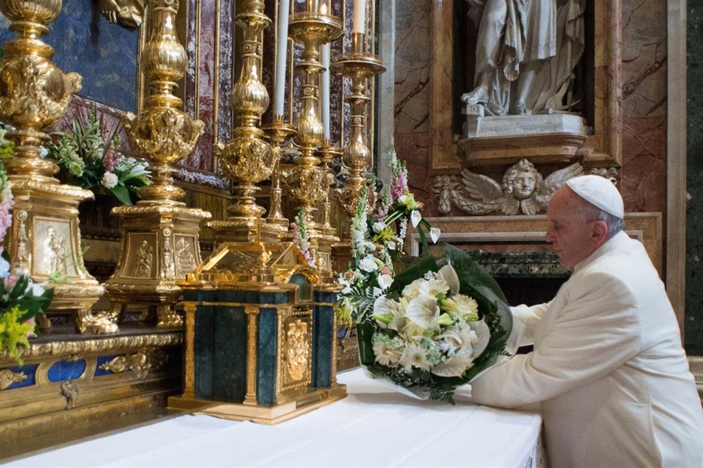 Il Papa prima di partire per l'Ungheria si è recato a pregare alla Basilica di Santa Maria Maggiore