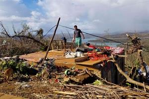 Filippine, almeno 375 le vittime del tifone. La vicinanza del Papa