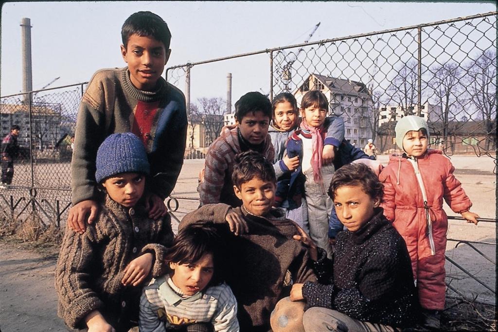 Bambini abbandonati in un orfanotrofio di Bucarest