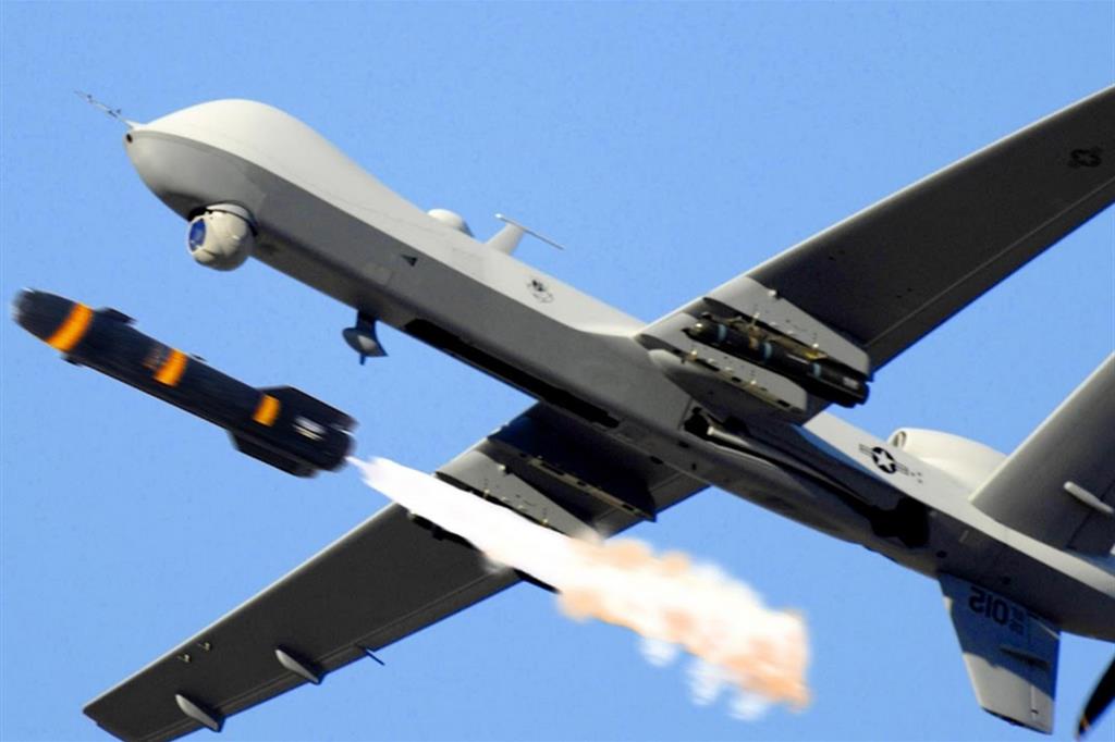 Un drone MQ-9 Reaper statunitense al momento del lancio di un missile