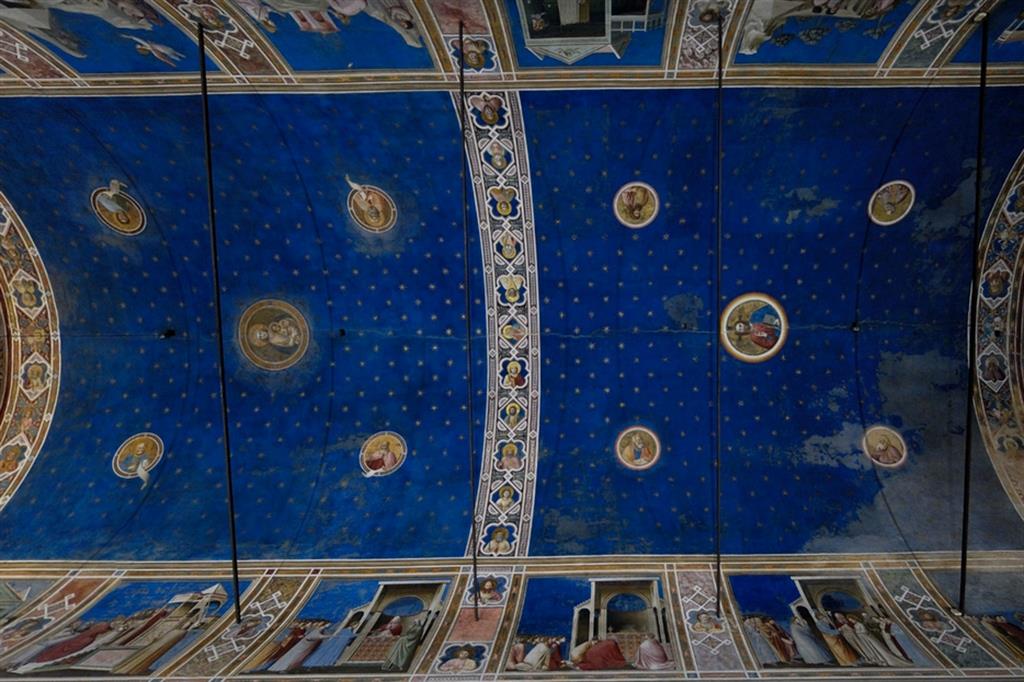 La volta della Cappella degli Scrovegni, affrescata da Giotto