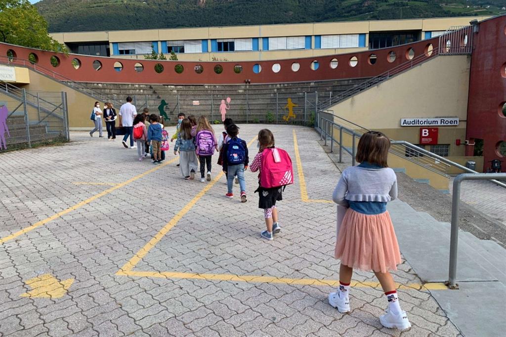 Una scuola primaria di Bolzano: i bambini dell'Alto Adige sono rientrati in classe ieri