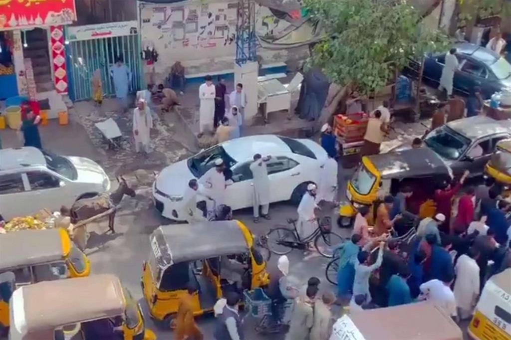 I taleban sparano su manifestanti a Jalalabad: almeno 2 morti