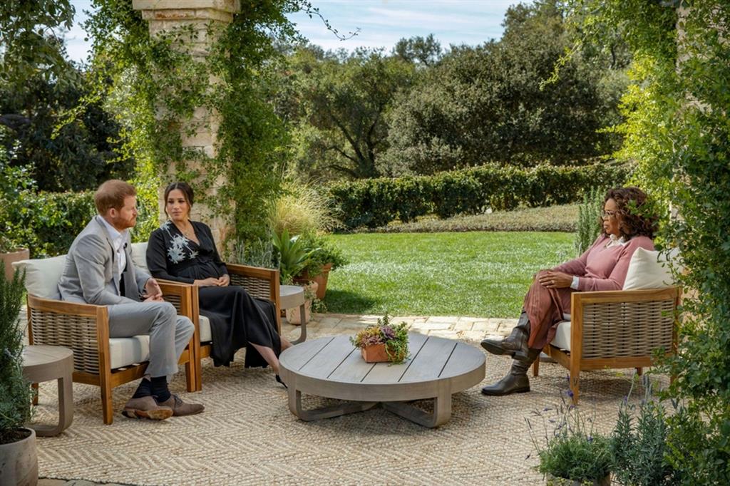 Harry e Meghan, duchi di Sussex, durante l'intervista con Oprah Winfrey alla Cbs