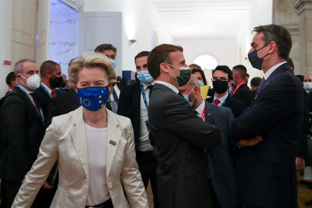 Ursula von der Leyen ed Emmanuel Macron non sembrano sulla stessa linea